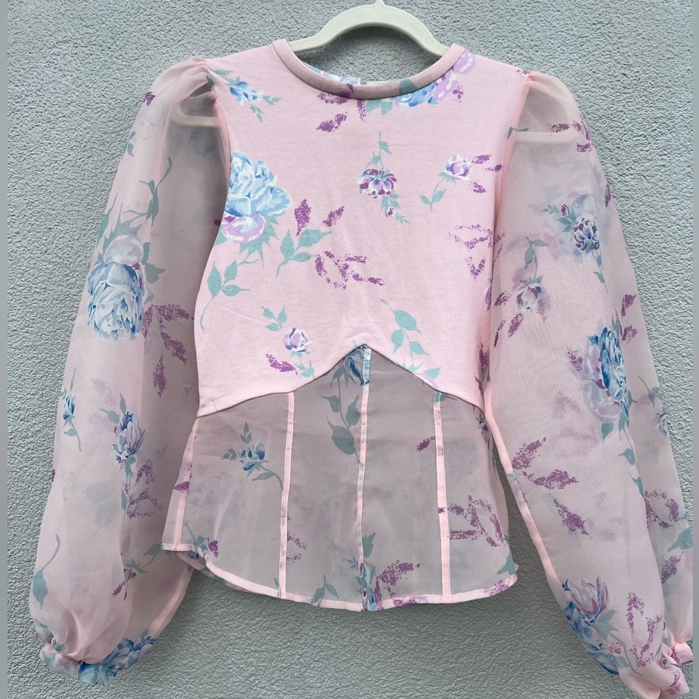Selkie long sleeve shirt with beautiful detailed bottom size Small